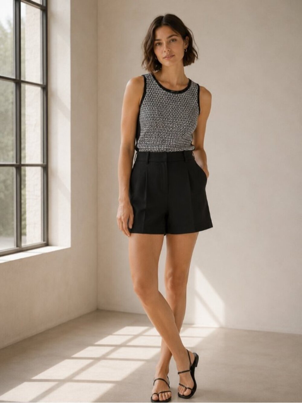 G2000 Black & White Geometric Sleeveless Top Size 34 Office Chic 0659